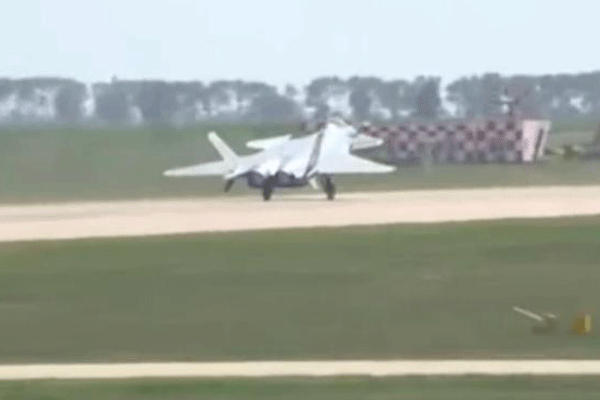 歼-20首发不中引人落泪!女总师2小时解决故障:随后弹无虚发歼-20首发不中引人落泪!女总师2小时解决故障:随后弹无虚发