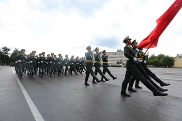 解放军亮相俄“坦克大战” 俄媒赞:最有纪律队伍