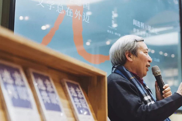 阎连科:中国的微信微博很发达,但文学落后于世界