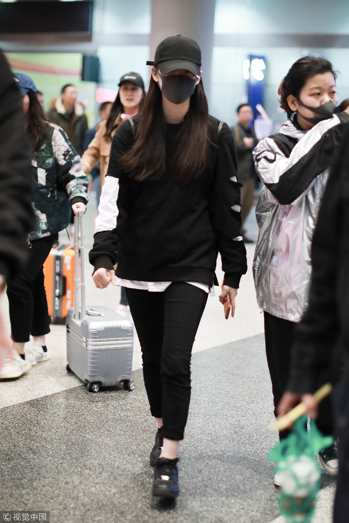 欧阳娜娜连发声明政治立场 微博同步fb和ins