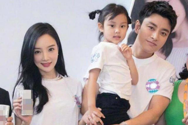 李小璐删结婚照 被疑坐实离婚传言